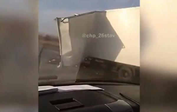На трассе «Кавказ» столкнулись две фуры. Видео